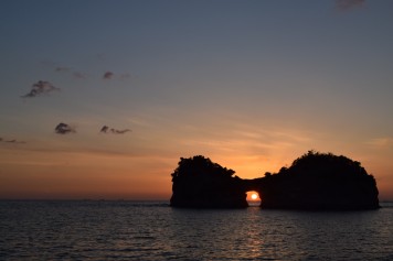 円月島の夕日